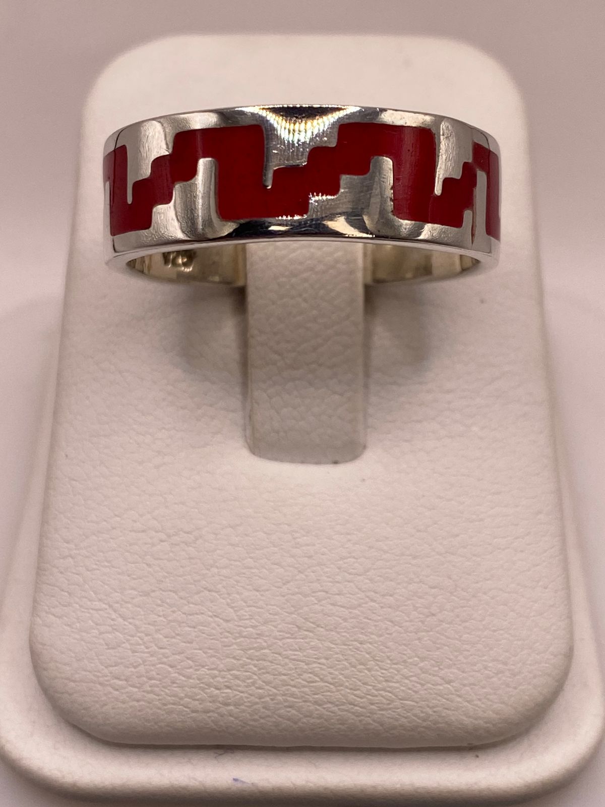 Anillo de Plata .925 con Coral Rojo – Diseño Geométrico Inspiración Prehispánica