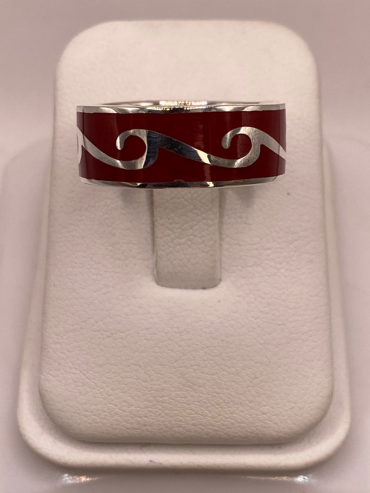 Anillo de Plata .925 con Coral Rojo – Diseño Ondas Elegantes