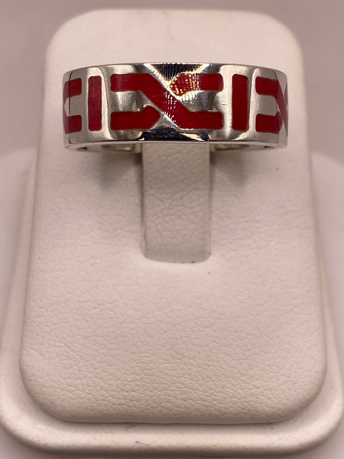 Anillo de Plata .925 con Coral Rojo – Diseño Geométrico Contemporáneo