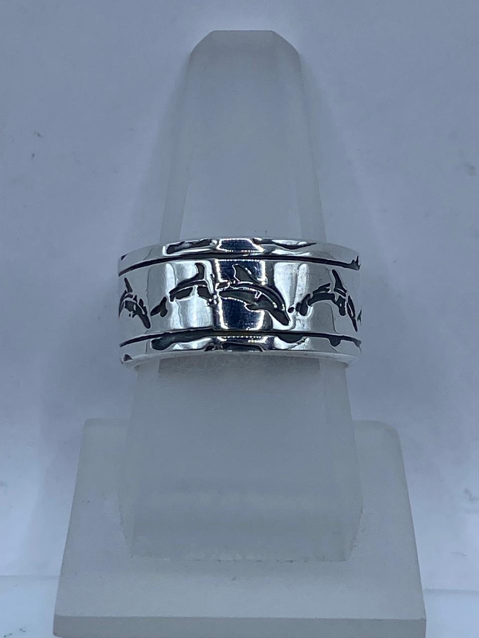 🐬 Anillo de Plata 925 con Diseño de Delfines – Banda Ancha