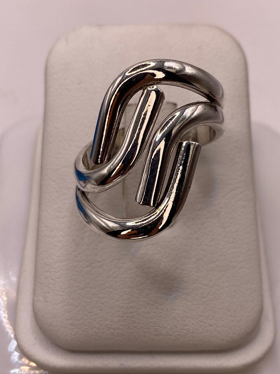 Anillo de Plata .925 con Diseño Ondulado Moderno