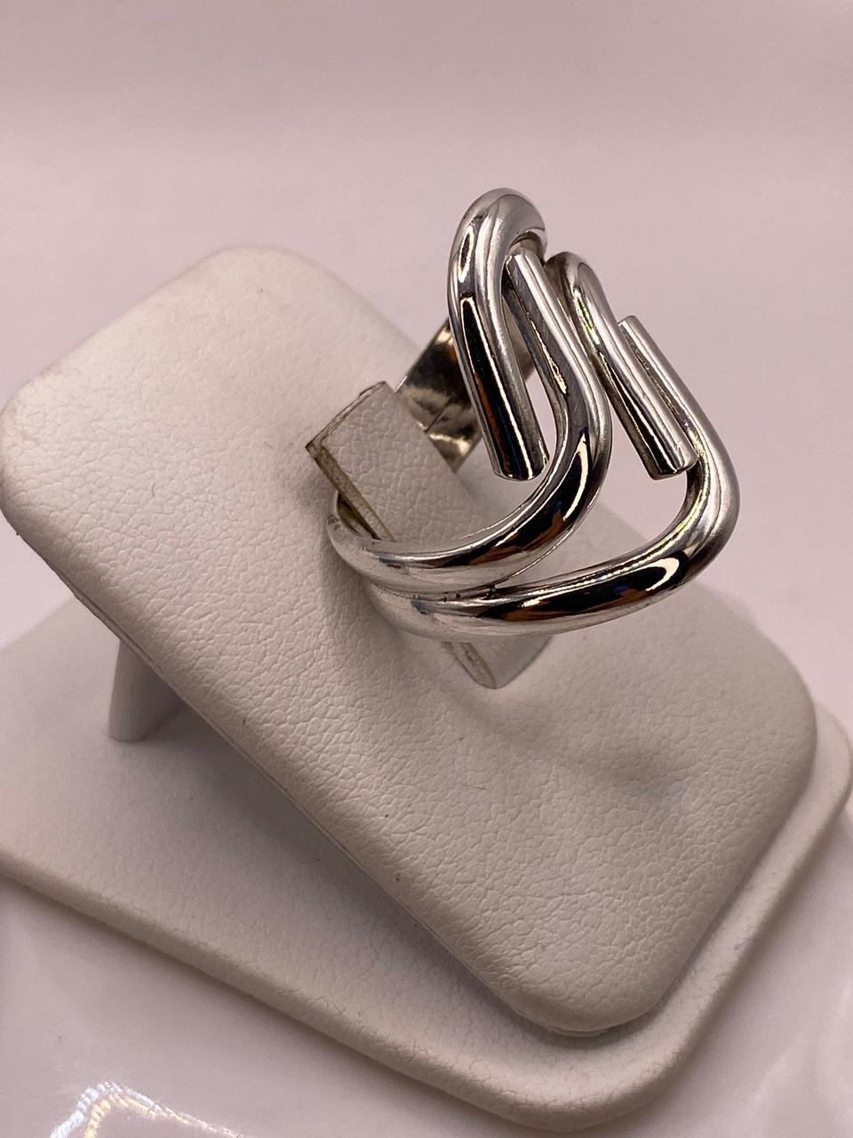 Anillo de Plata .925 con Diseño Ondulado Moderno