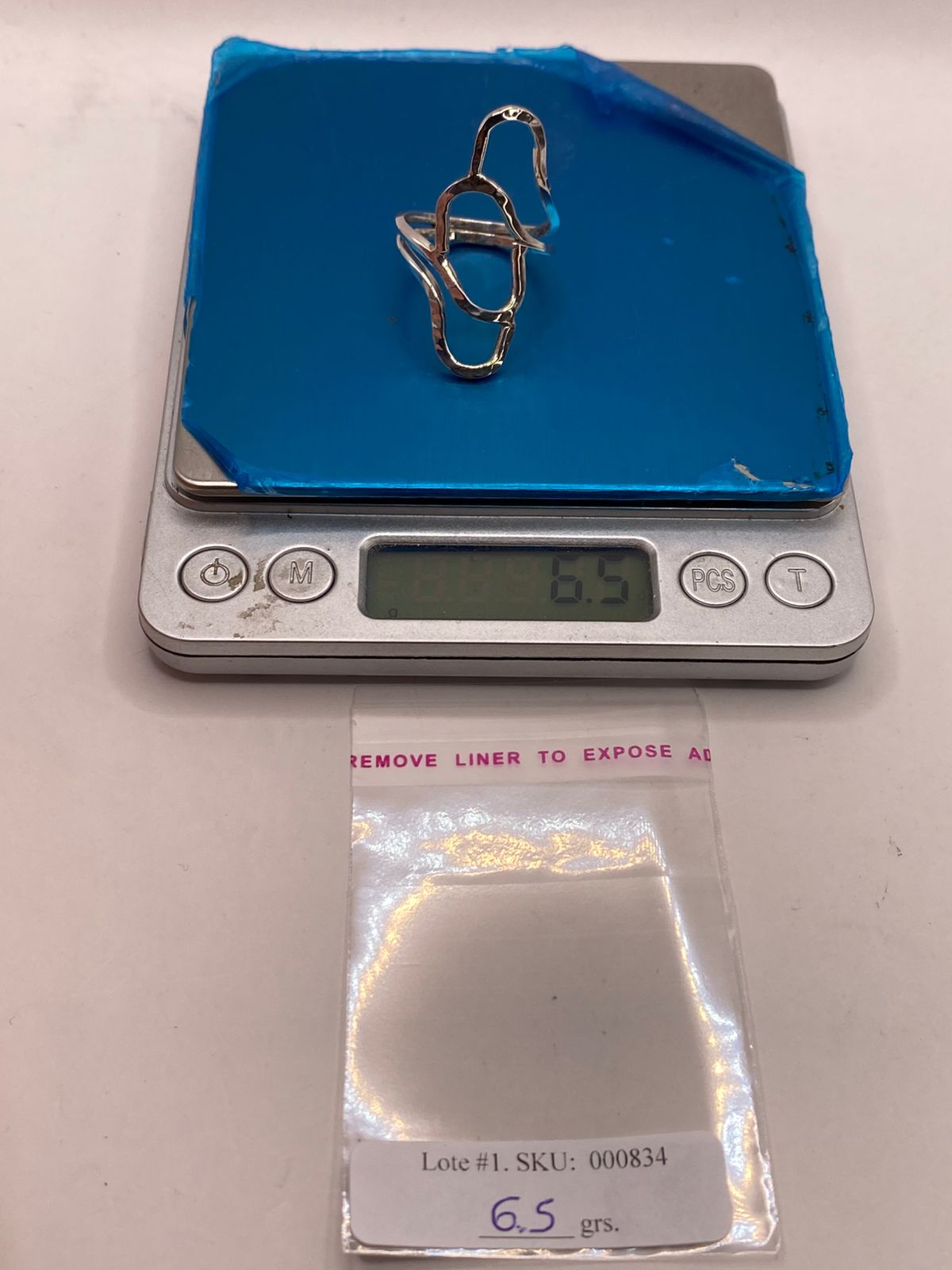 Anillo de Plata .925 con Diseño Orgánico Geométrico y Acabado Martillado