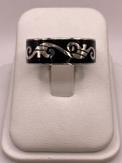 Anillo de Plata .925 con Greca Ornamentada, vista lateral