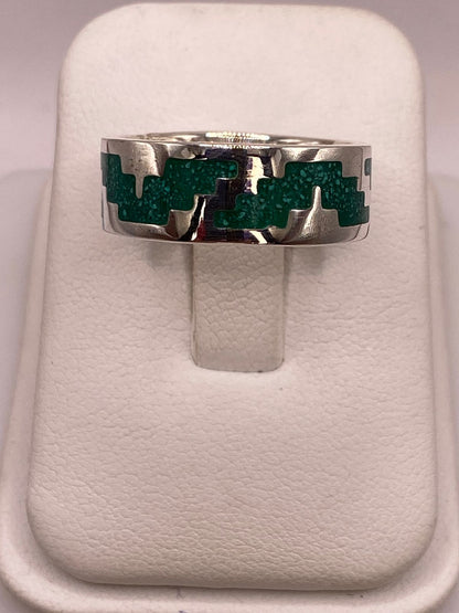 Anillo de Plata .925 con Incrustación de Malaquita – Diseño Geométrico — vista lateral