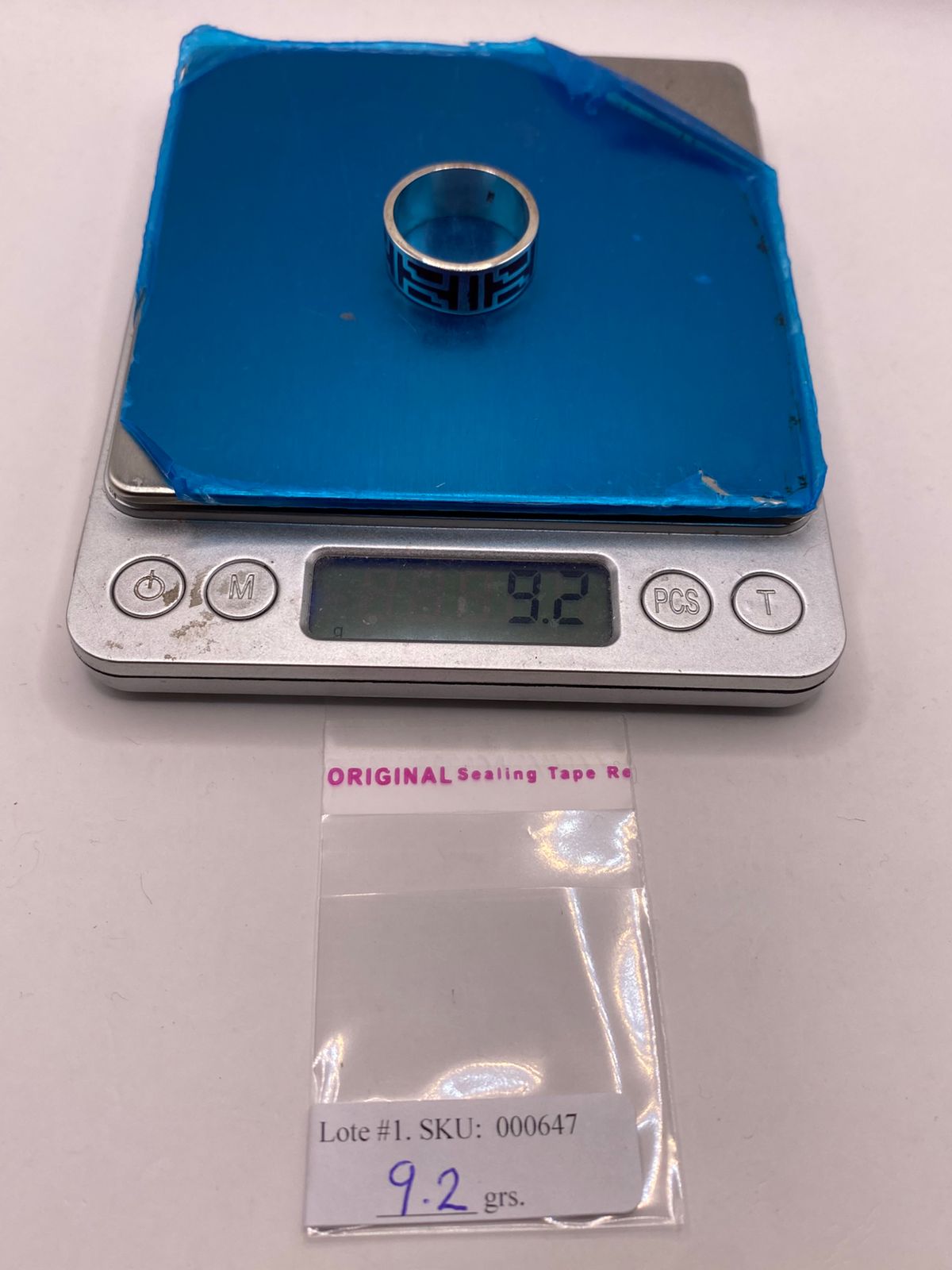 Anillo de Plata .925 con Incrustación Roja – Diseño Geométrico