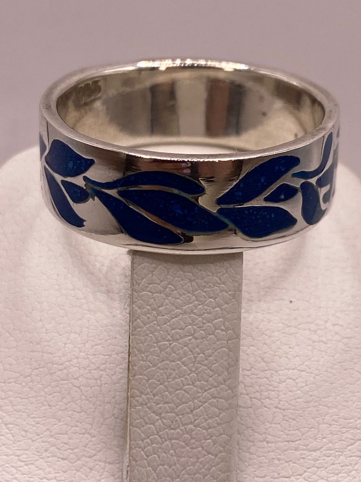 Anillo de Plata .925 con Lapislázuli y Diseño de Hojas