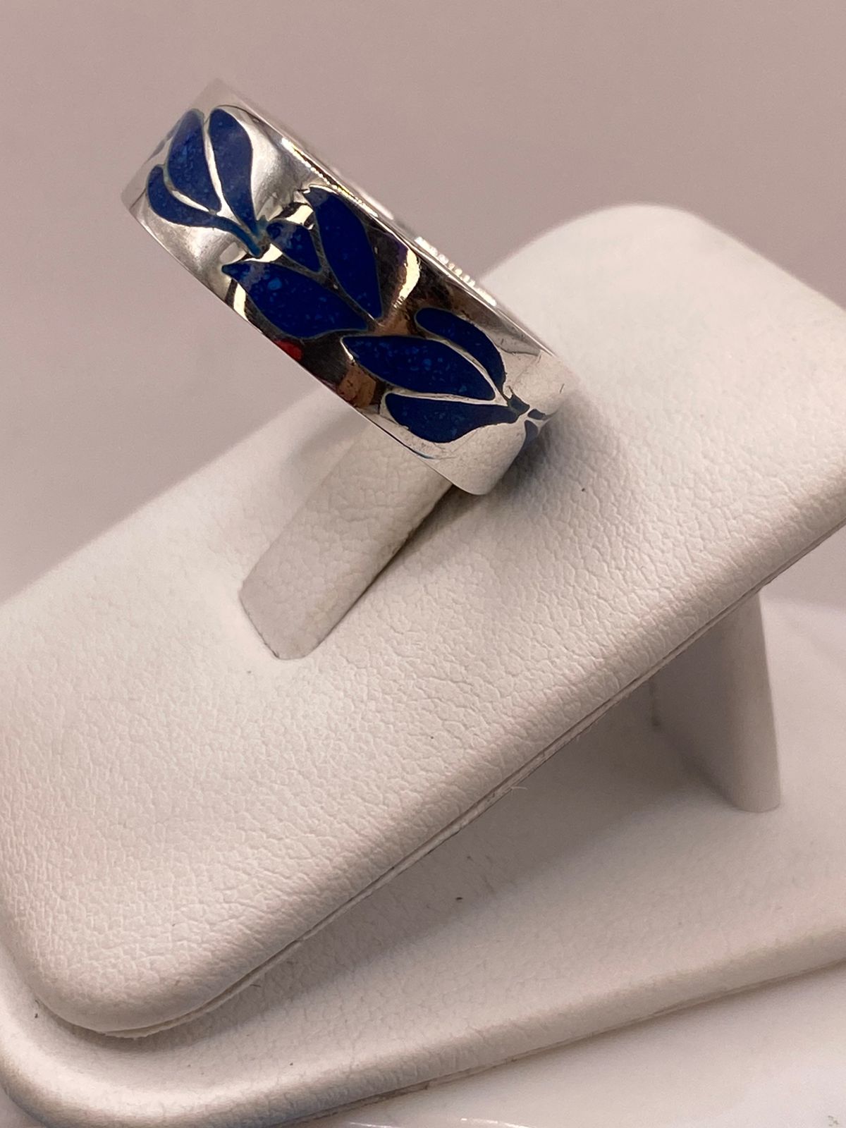 Anillo de Plata .925 con Lapislázuli y Diseño de Hojas