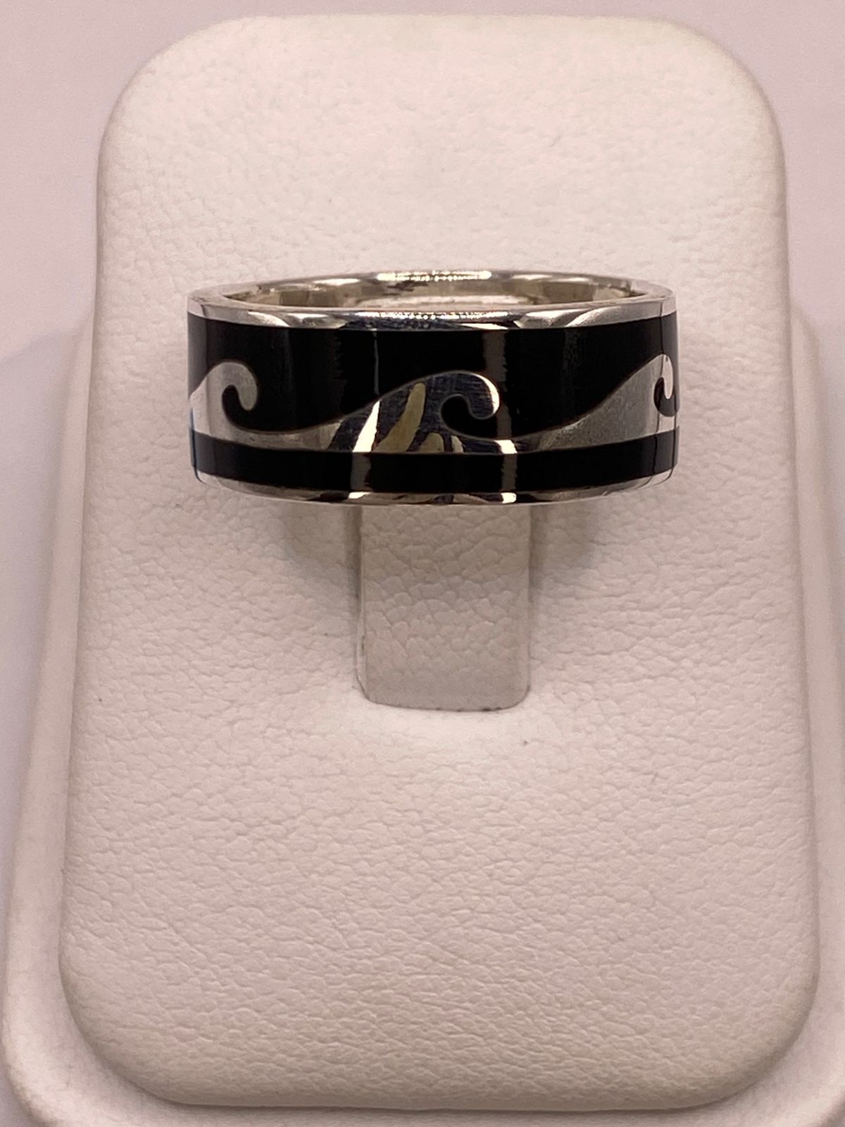 Anillo de Plata .925 con Obsidiana y Diseño de Ola