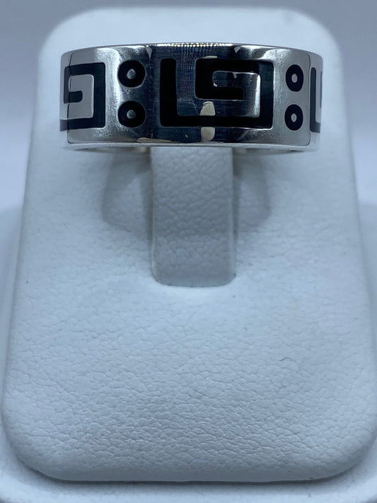 Anillo de Plata .925 con Ónix y Diseño Geométrico Ancestral