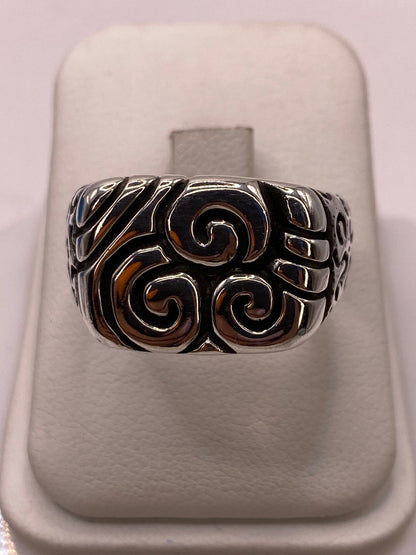 Anillo de Plata .950 con Diseño Espiral Tribal, vista lateral