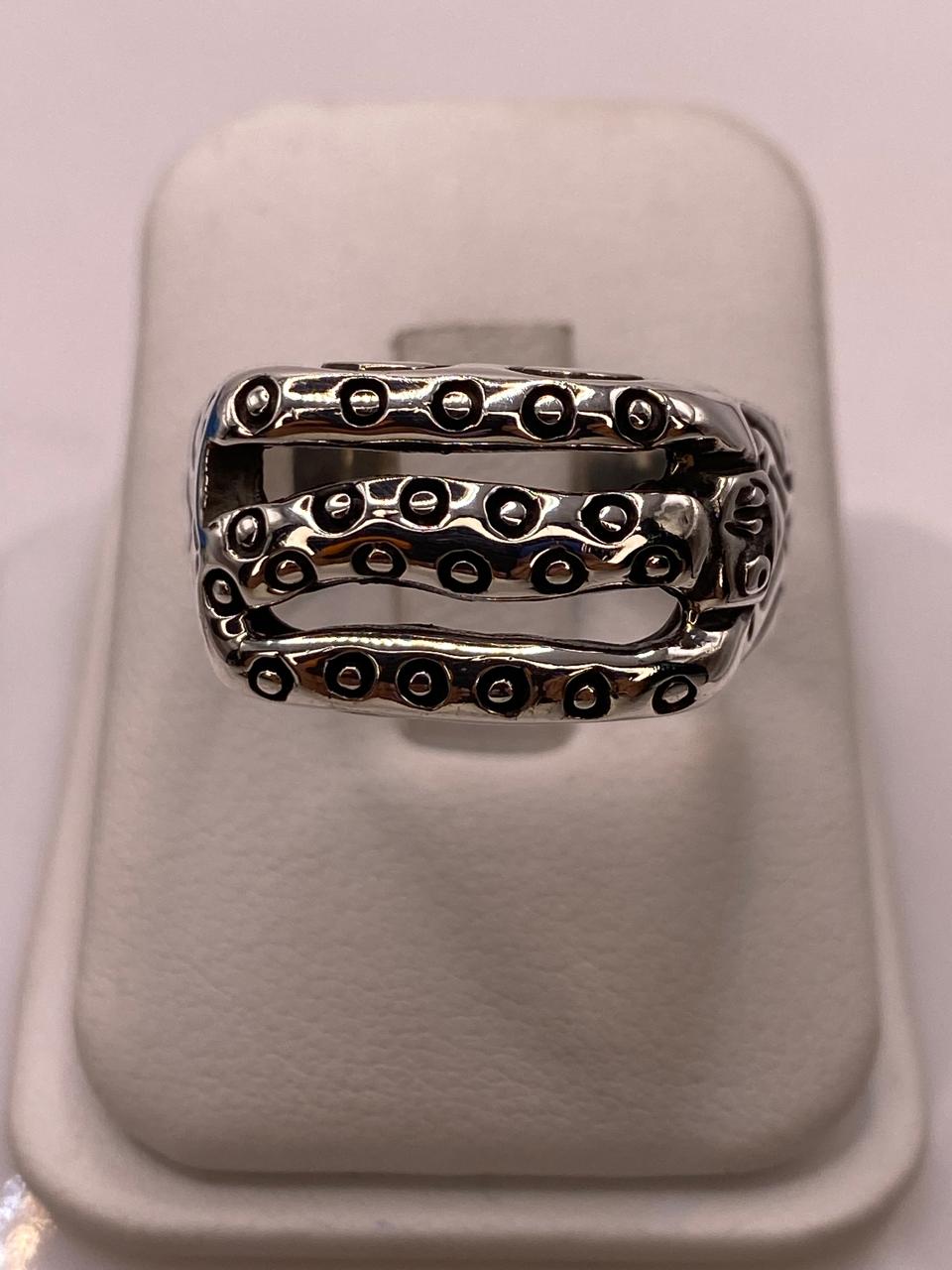 Anillo de Plata .950 con Diseño Texturizado de Triple Línea y Laterales Decorados