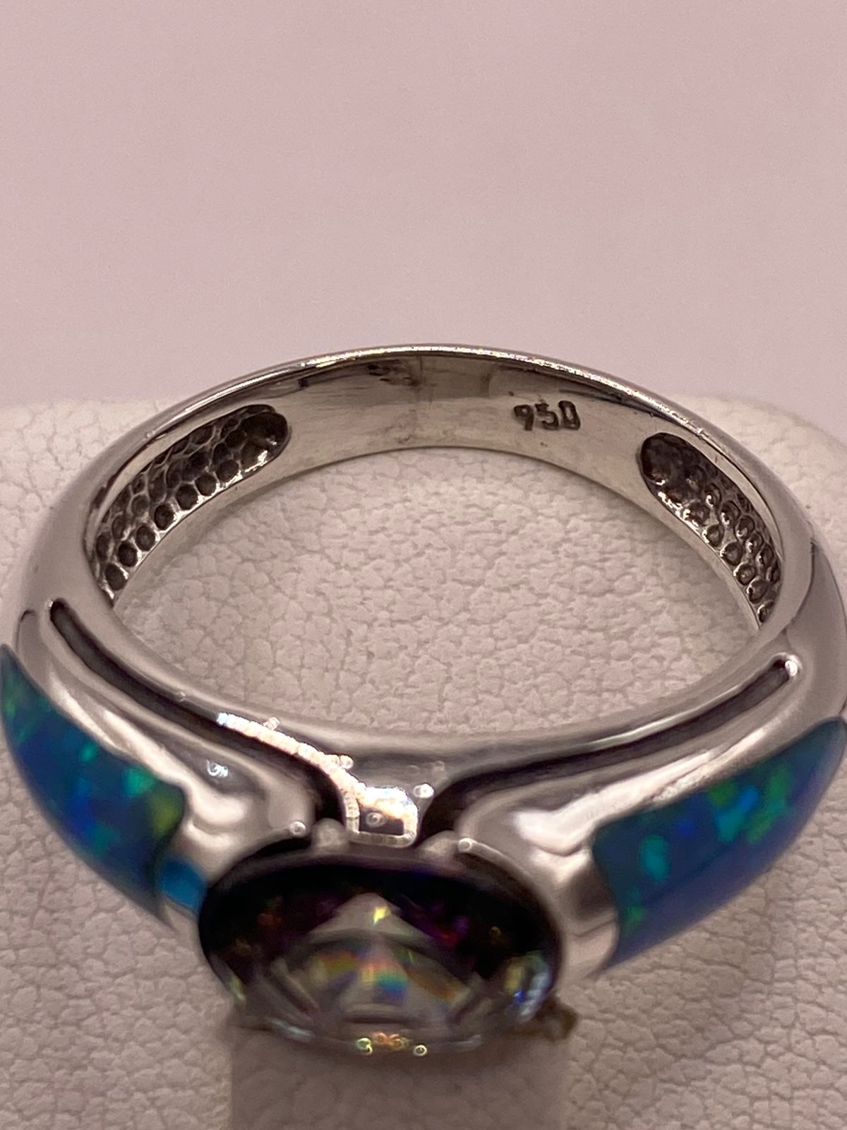 Anillo de Plata .950 con Ópalo de Fuego y Zirconia Multicolor Diseño Elegante, vista superior