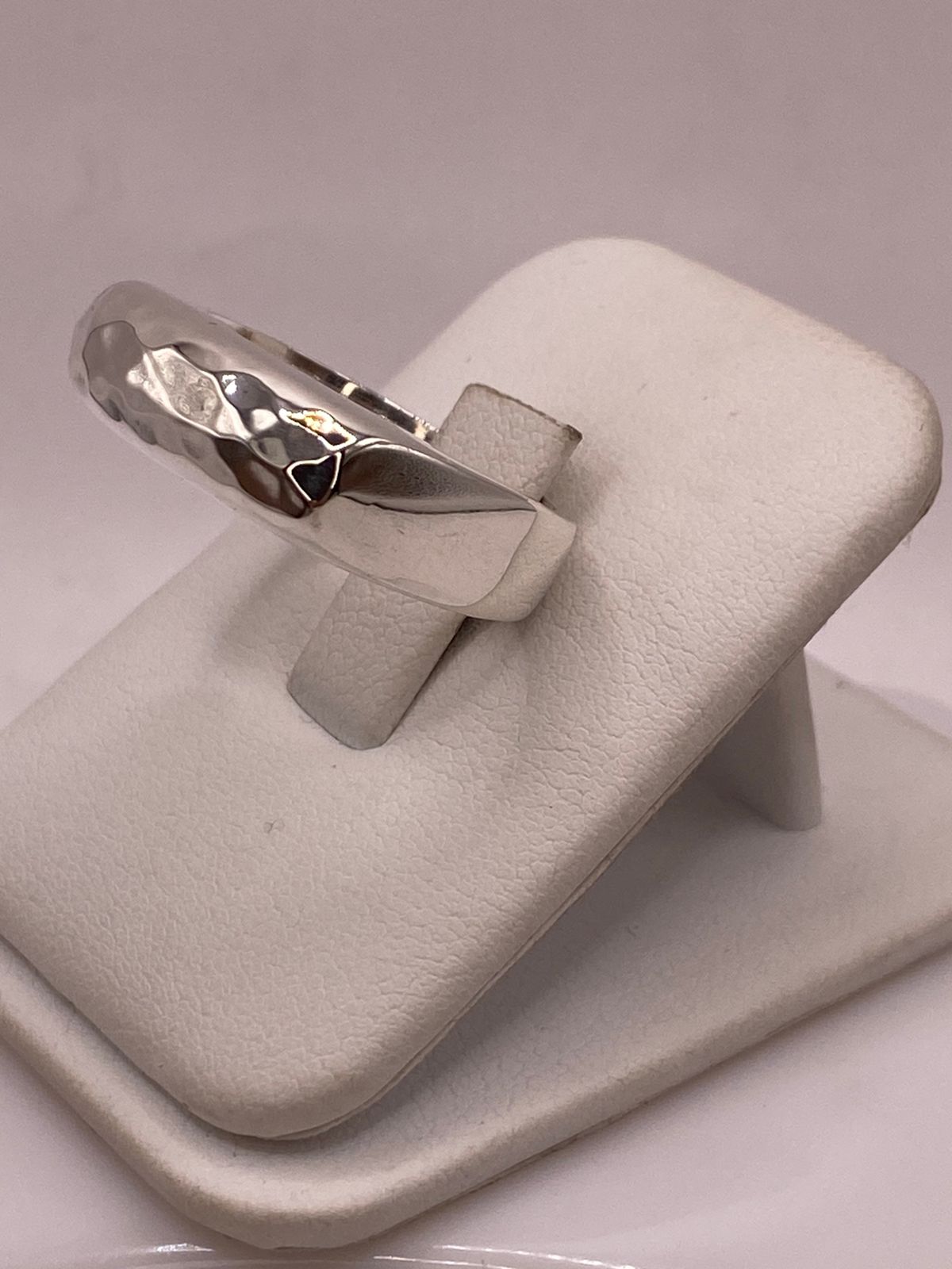 Anillo Rectangular Martillado de Plata Ley .925