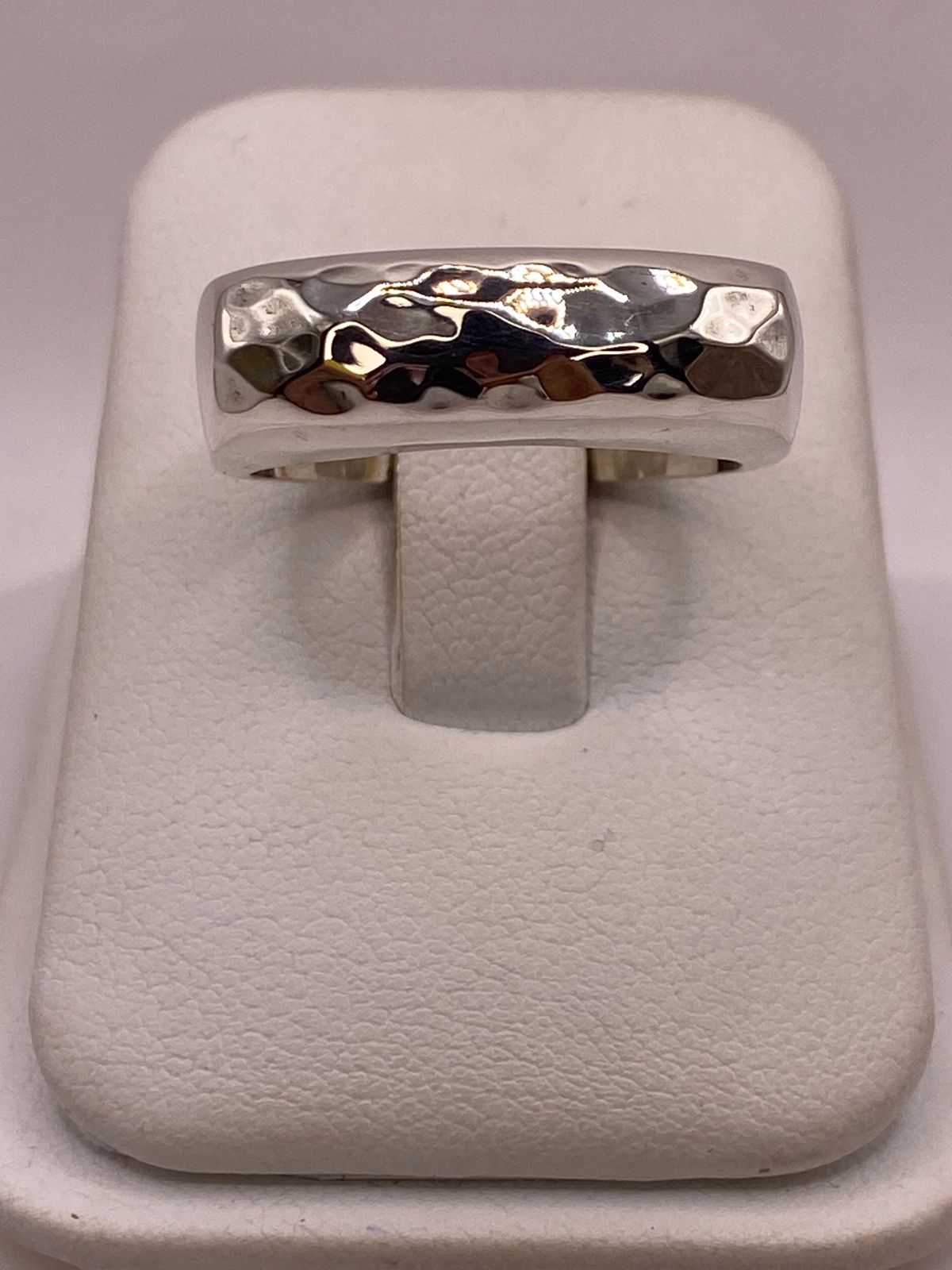 Anillo Rectangular Martillado de Plata Ley .925