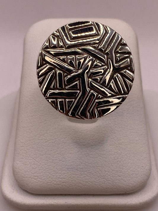 Anillo Redondo Grabado de Plata Ley .925 — ángulo diagonal