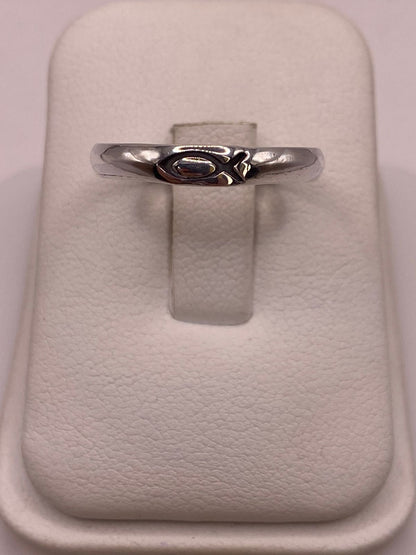 Anillo con Símbolo de Pez (ichthys) en Plata .925, vista de detalle