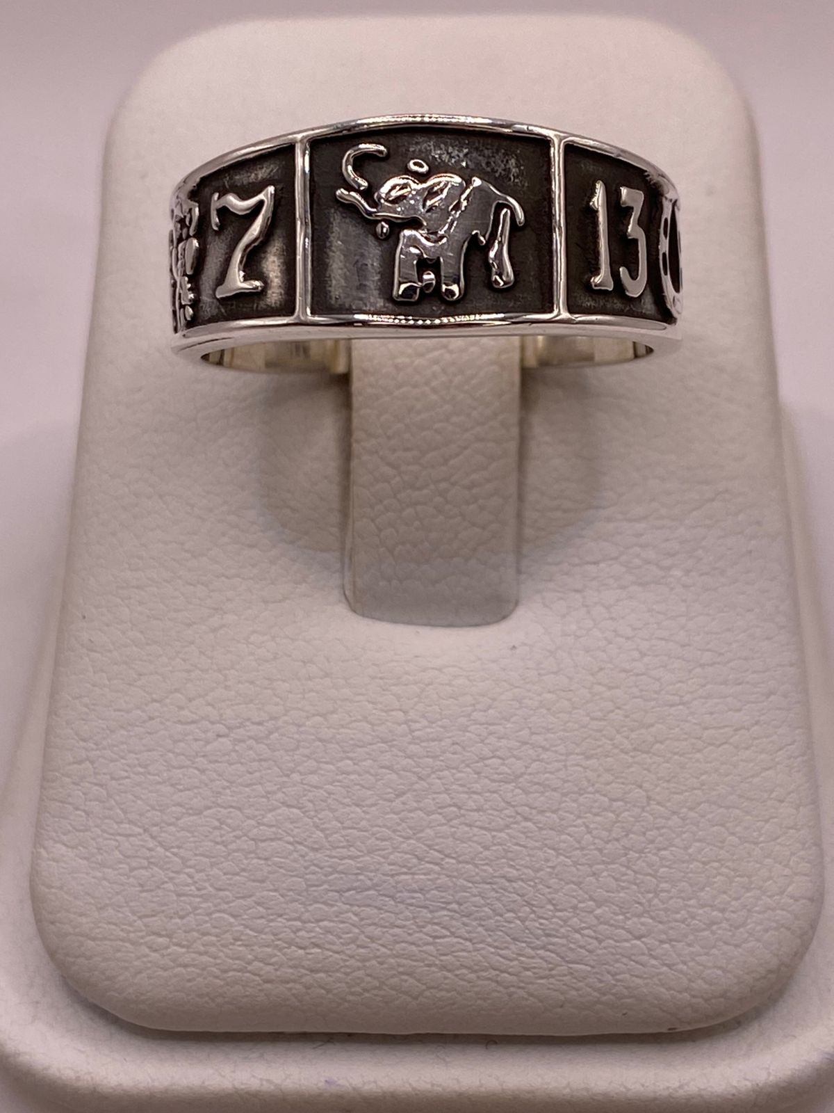 Anillo con Símbolos de la Suerte de Plata Ley .925