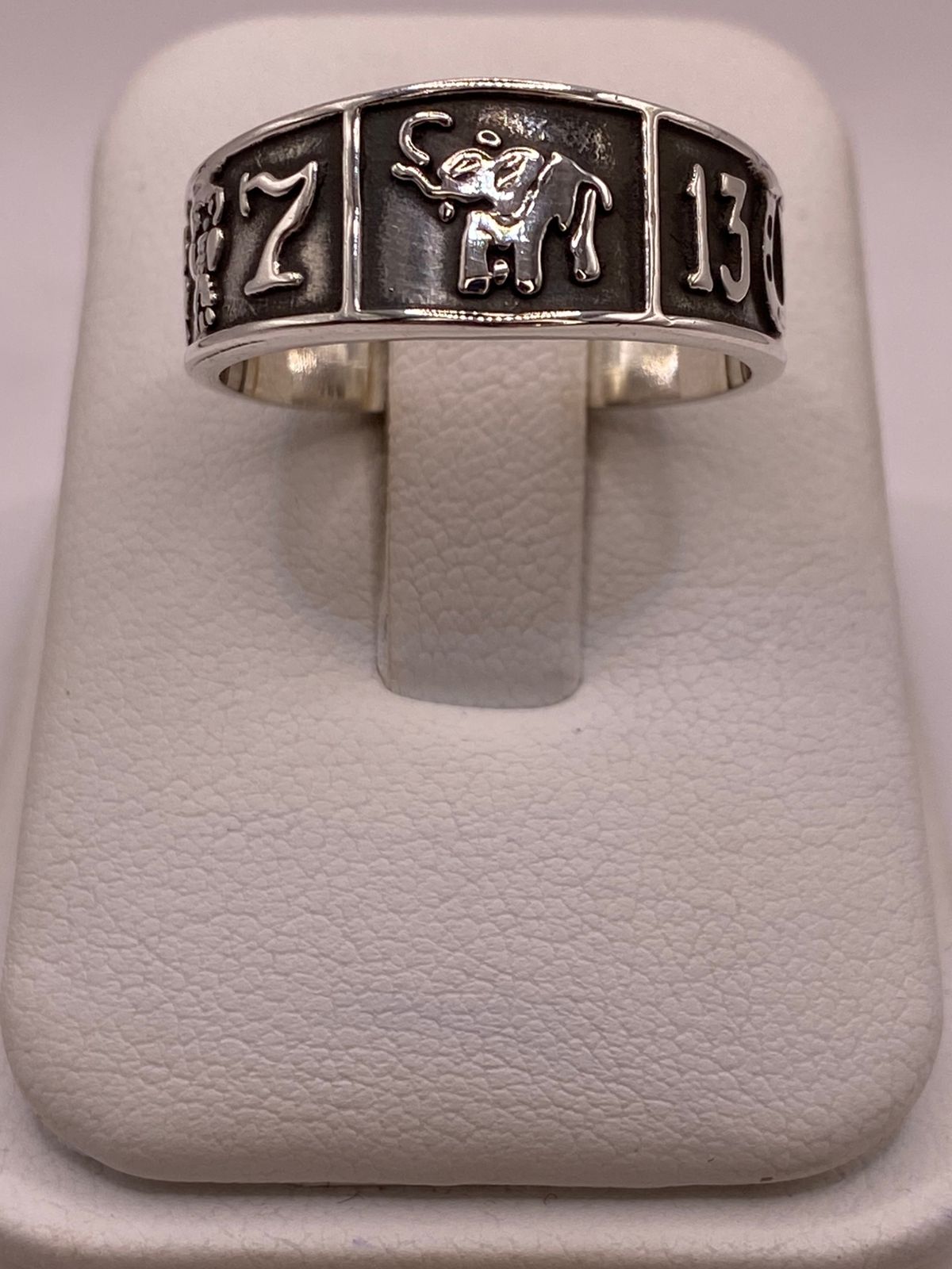 Anillo con Símbolos de la Suerte de Plata Ley .925