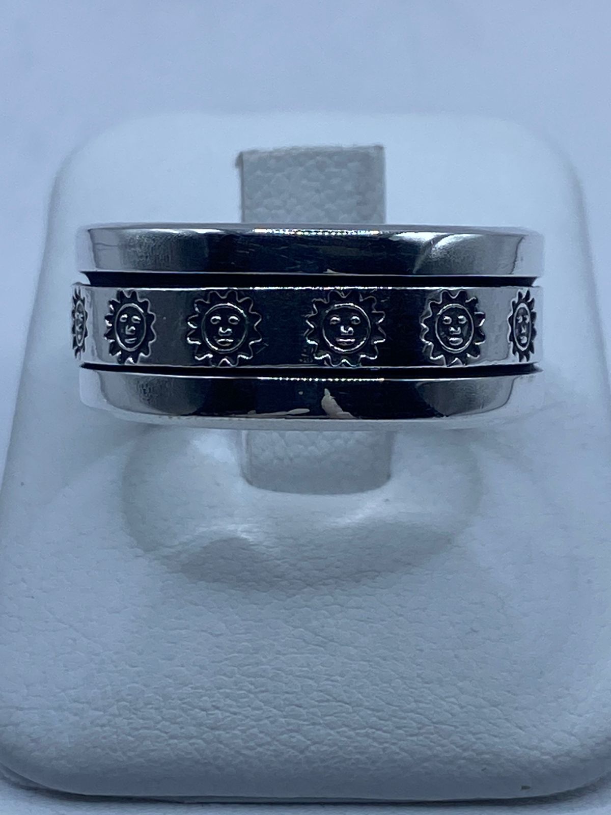 ☀️💍 Anillo Spinner de Plata .925 con Diseño de Soles — vista lateral