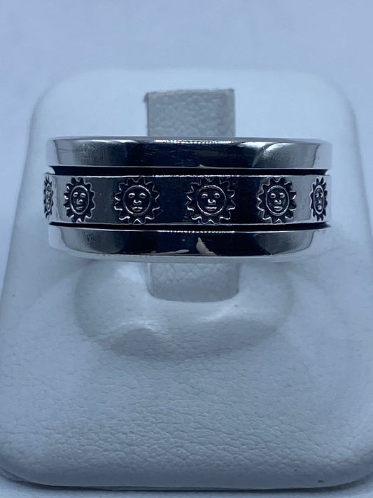 ☀️💍 Anillo Spinner de Plata .925 con Diseño de Soles — vista lateral