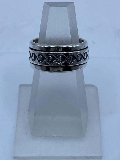 Anillo Spinner de Plata .925 con Diseño de Olas, vista lateral