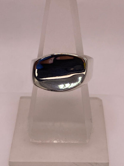Anillo Tipo Sello Ovalado Liso en Plata .925, vista lateral