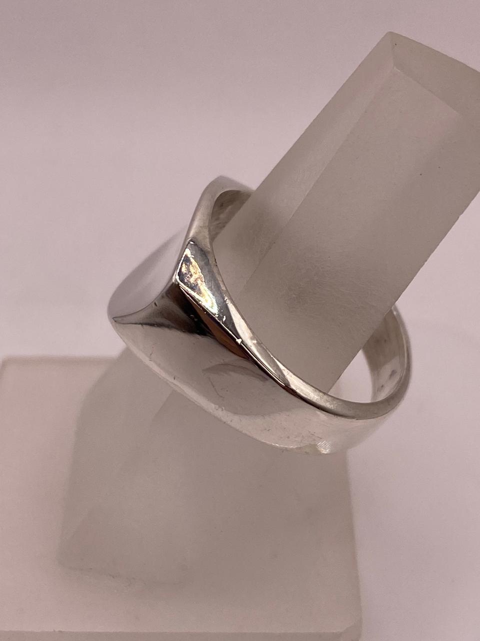 Anillo Tipo Sello Ovalado Liso en Plata .925