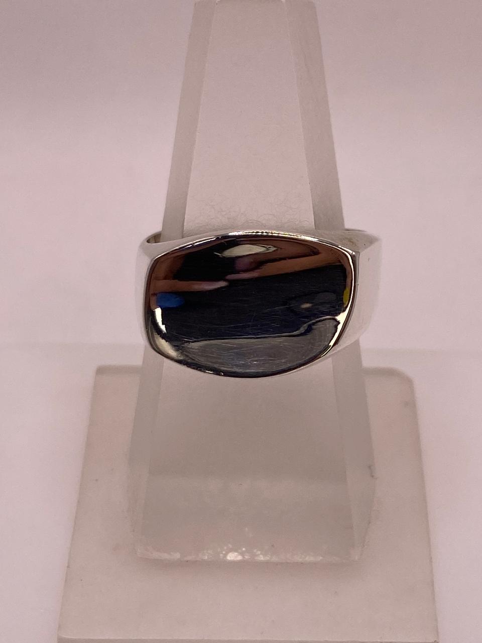 Anillo Tipo Sello Ovalado Liso en Plata .925