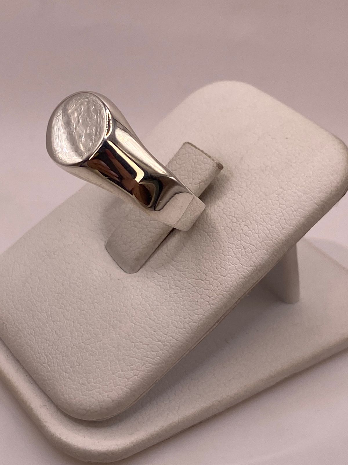 Anillo Tipo Sello Redondo Liso en Plata .925