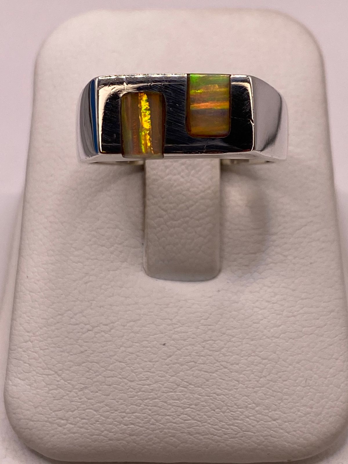 Anillo Tipo Sello en Plata Ley 925 con Ópalo de Fuego