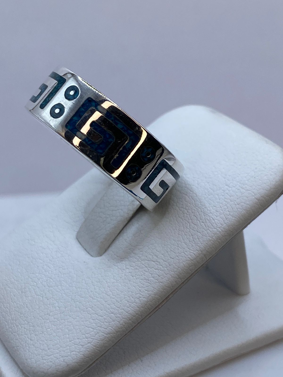 Anillo de Turquesa con Greca y Detalles Circulares en Plata .925