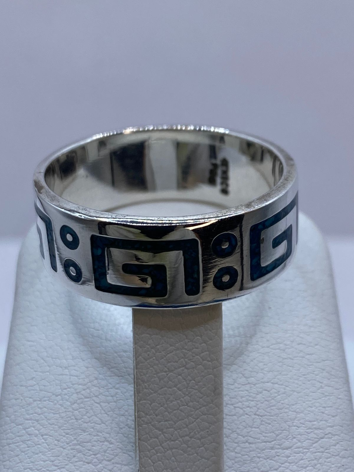 Anillo de Turquesa con Greca y Detalles Circulares en Plata .925