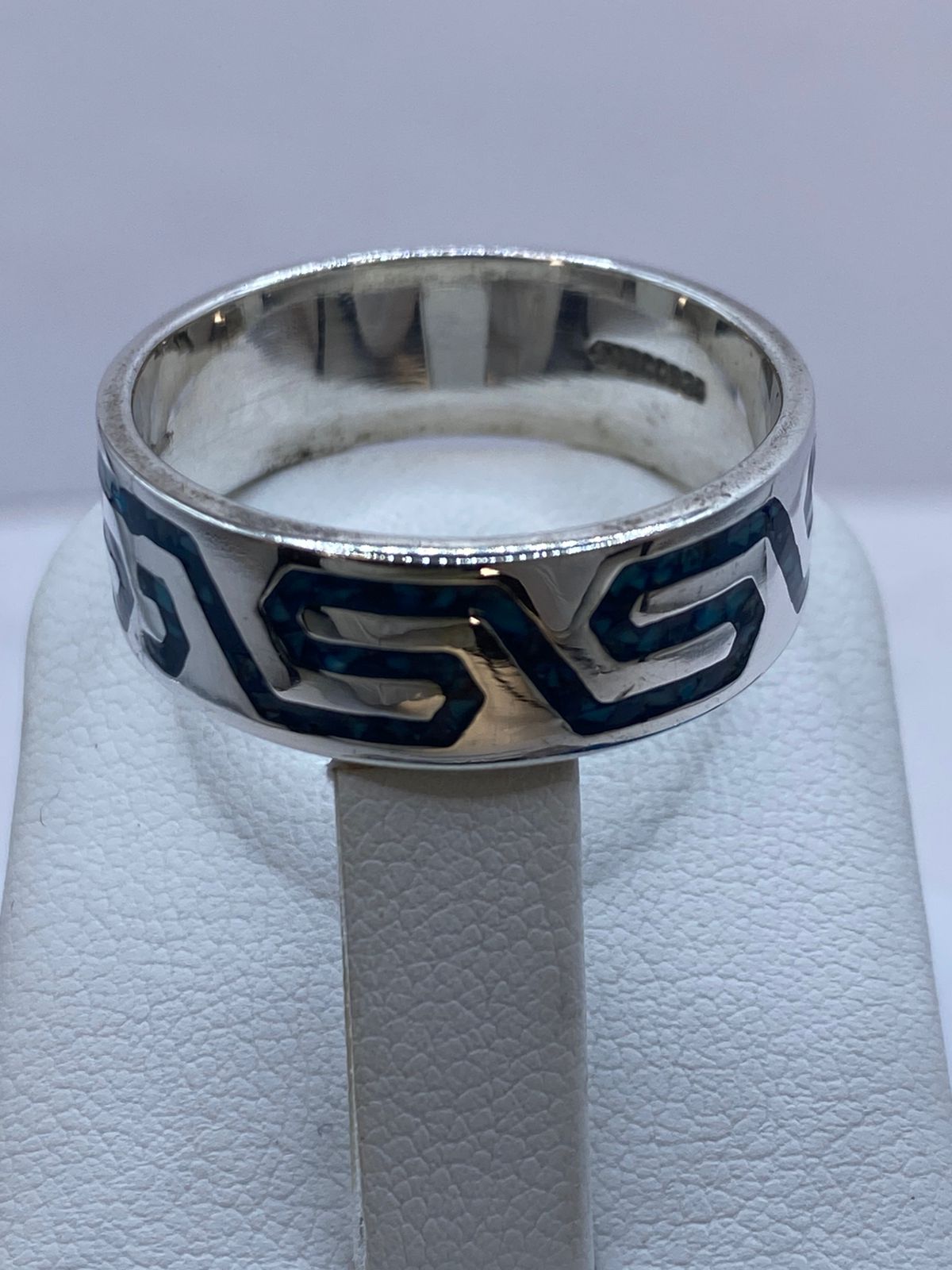 Anillo de Turquesa con Greca Geométrica en Plata .925