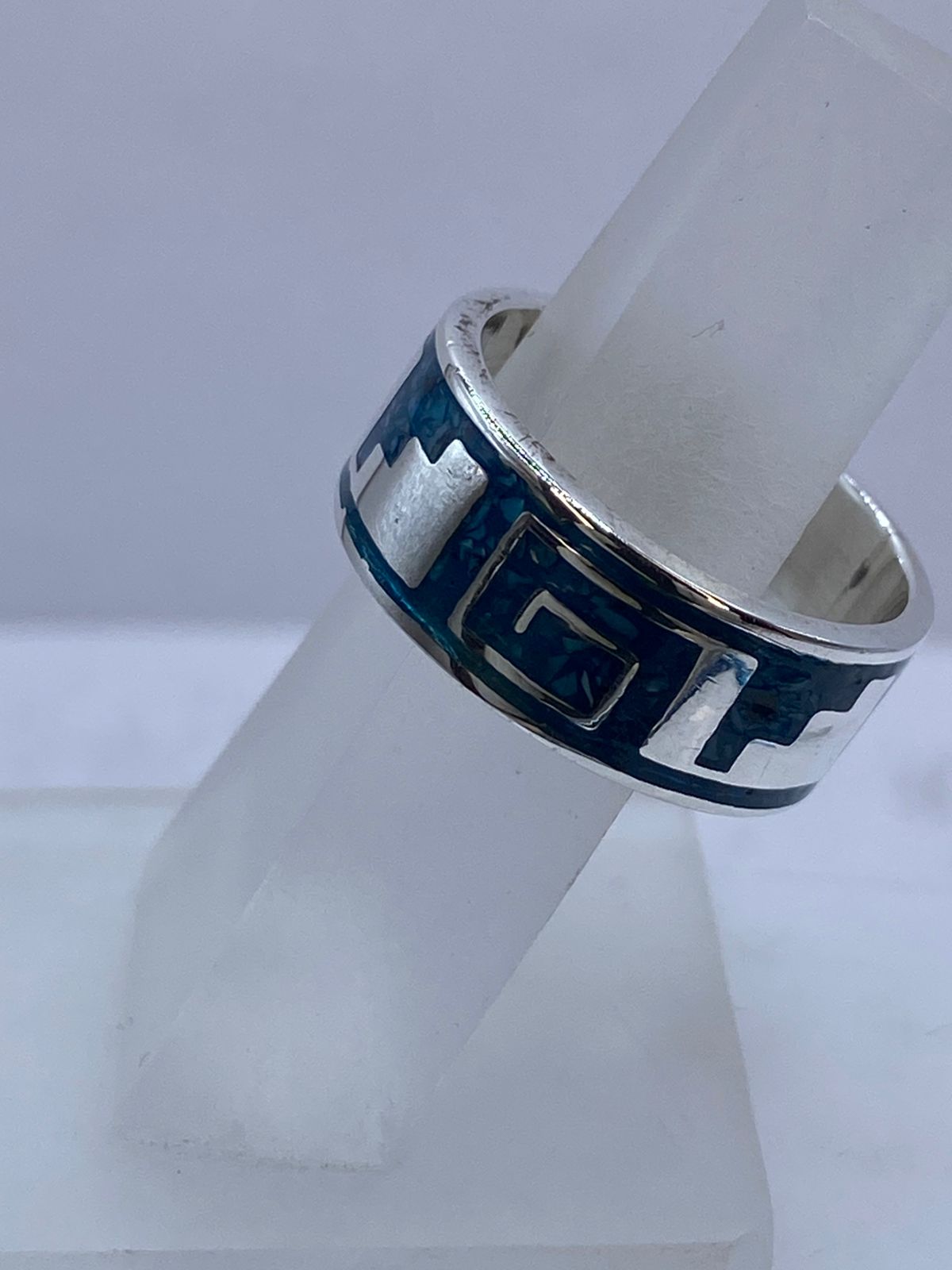 Anillo de Turquesa en Plata .925 – Greca Clásica con Fuerza Contemporánea