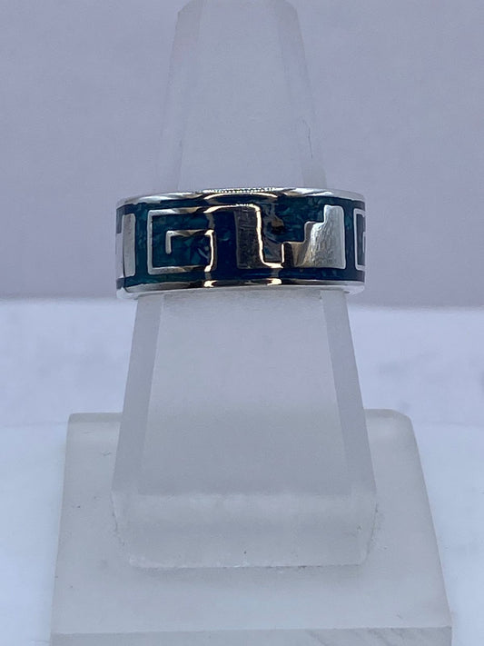 Anillo de Turquesa en Plata .925 – Greca Clásica con Fuerza Contemporánea