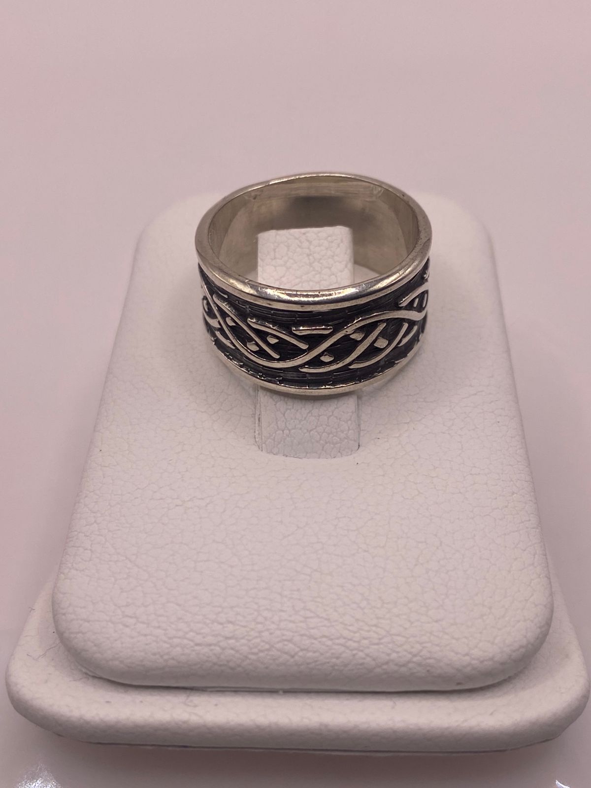 Anillo de Plata Ley 925 con Diseño Trenzado