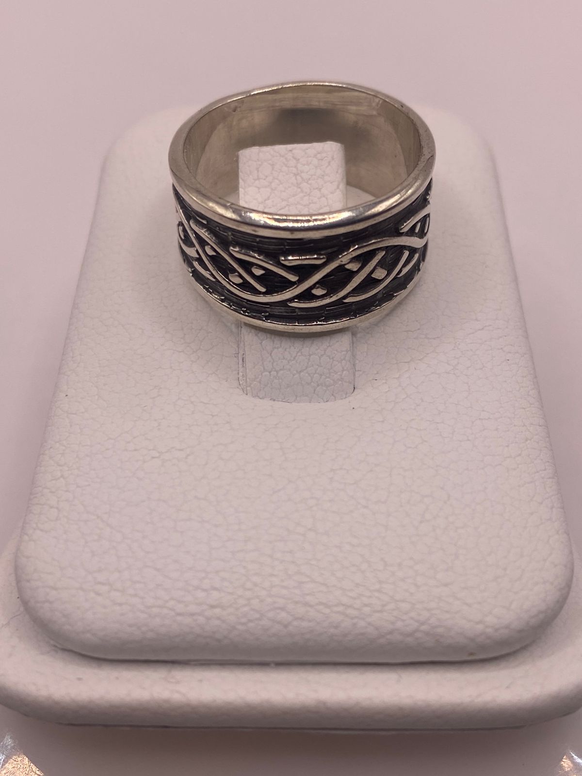 Anillo de Plata Ley 925 con Diseño Trenzado