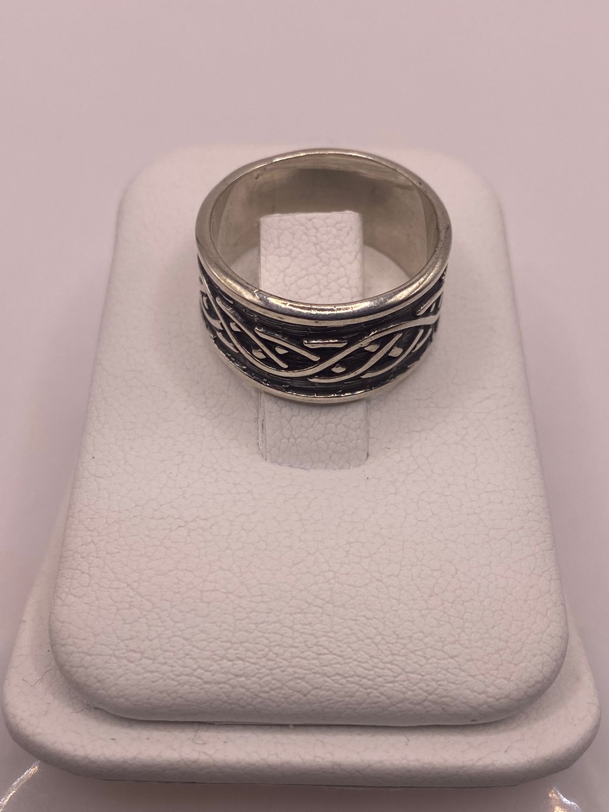 Anillo de Plata Ley 925 con Diseño Trenzado