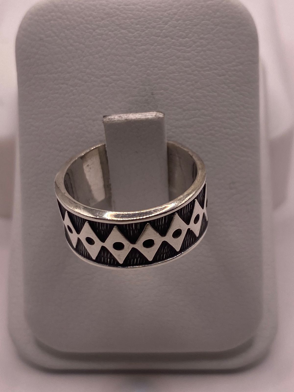 Anillo Geométrico de Plata 925 con Acabado Oxidado