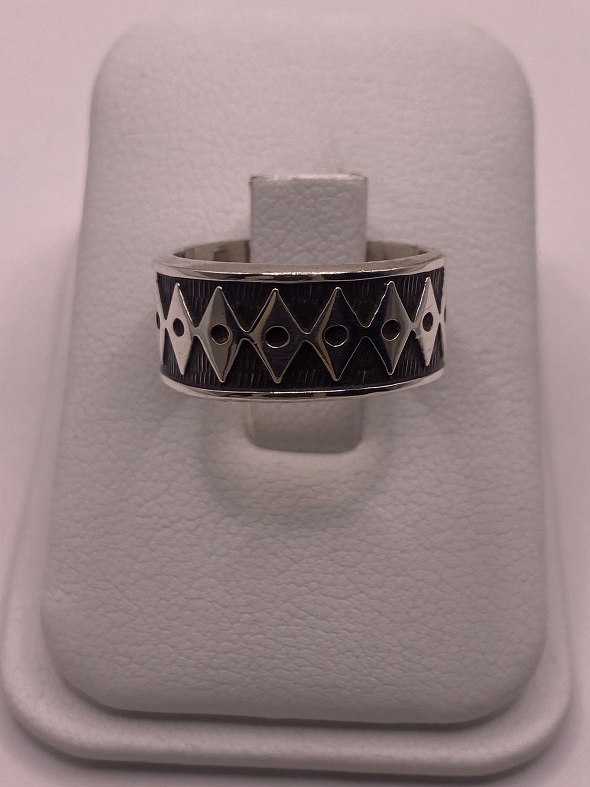 Anillo Geométrico de Plata 925 con Acabado Oxidado
