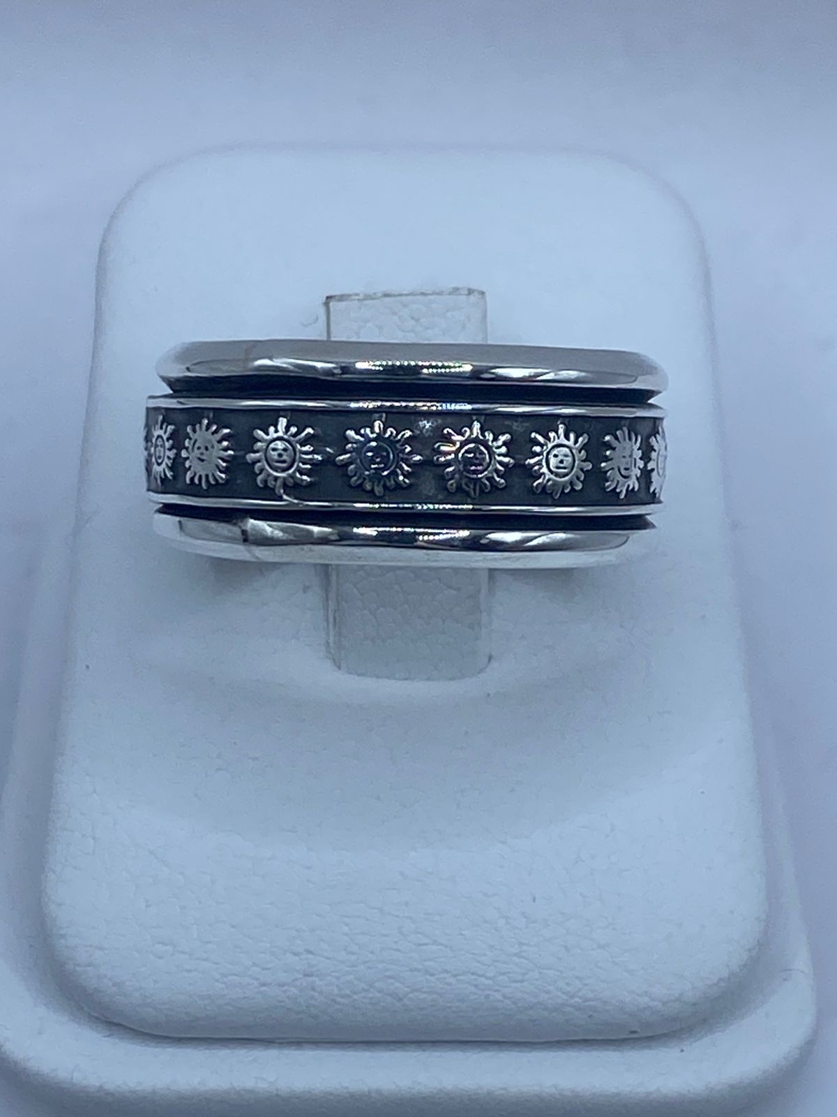 Anillo Giratorio de Plata 925 con Soles Grabados — Antiestrés Artesanal Taxco, vista lateral