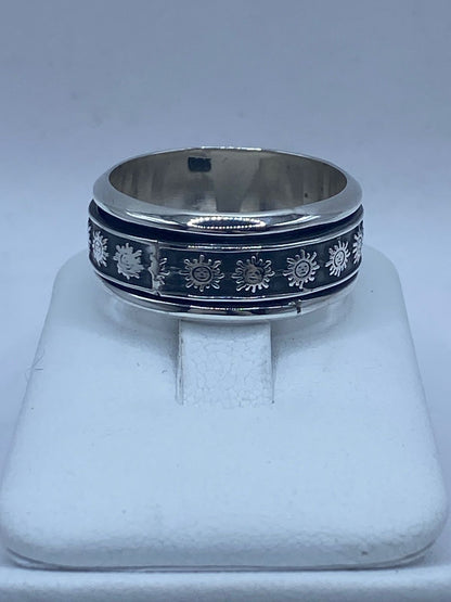 Sello de ley .925 en el interior del anillo giratorio con soles con rostro — plata auténtica artesanal Taxco