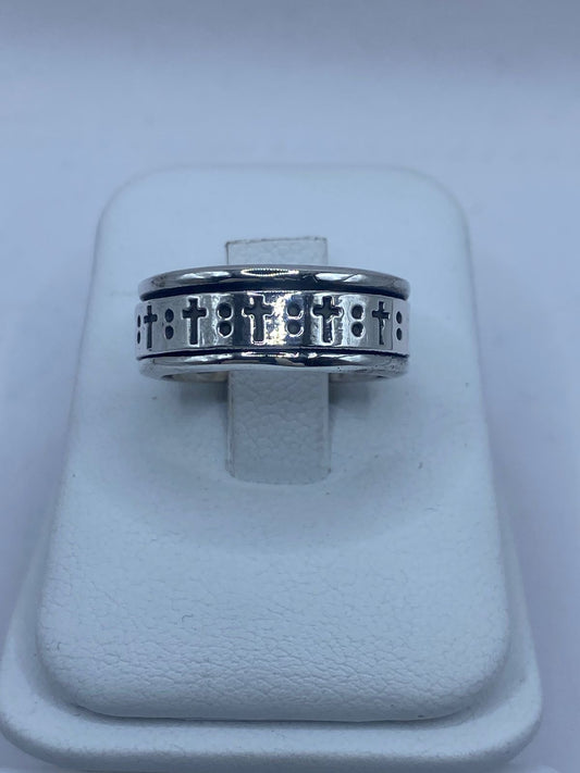 Anillo Giratorio de Plata 925 con Cruces Grabadas — vista lateral