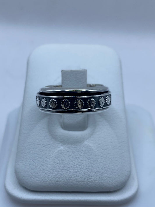 ☀️ Anillo Giratorio de Plata 925 con Soles en Relieve — vista lateral