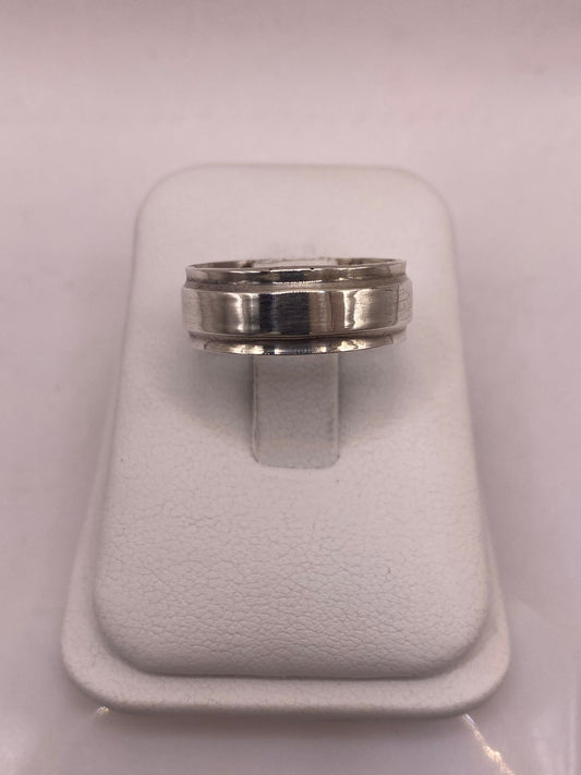 Anillo Liso de Plata 925  con Acabado Pulido y Diseño Clásico