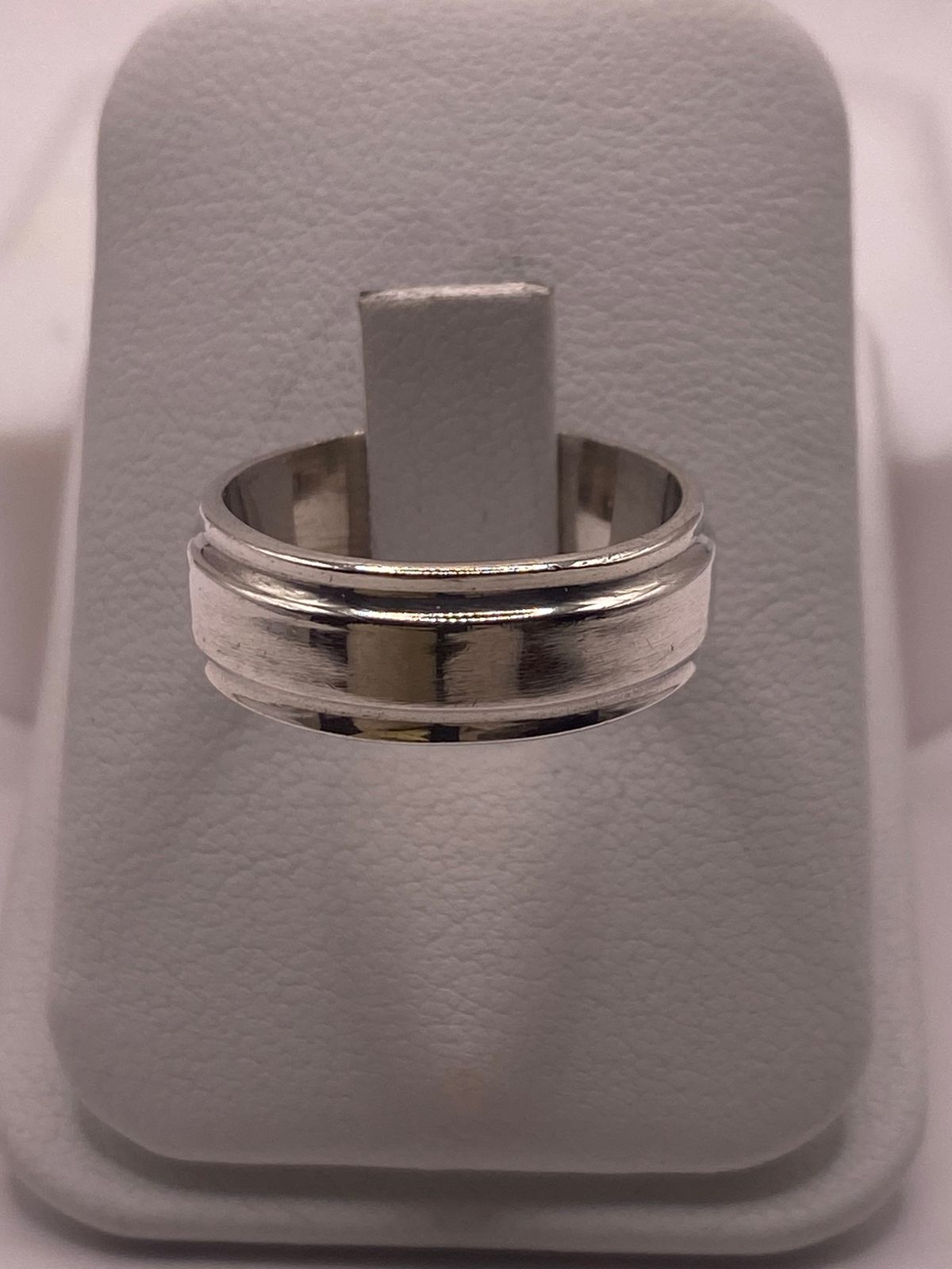 Anillo Liso de Plata 925 con Detalle Central