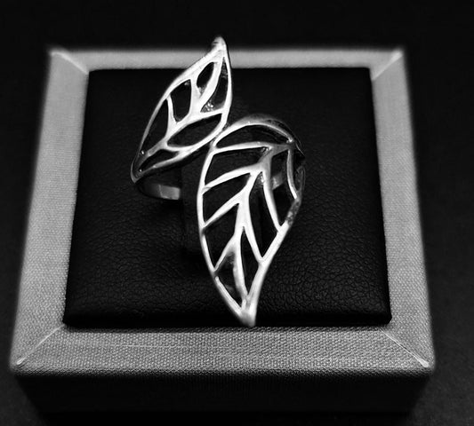 ANILLO DOS HOJAS EN PLATA LEY 925