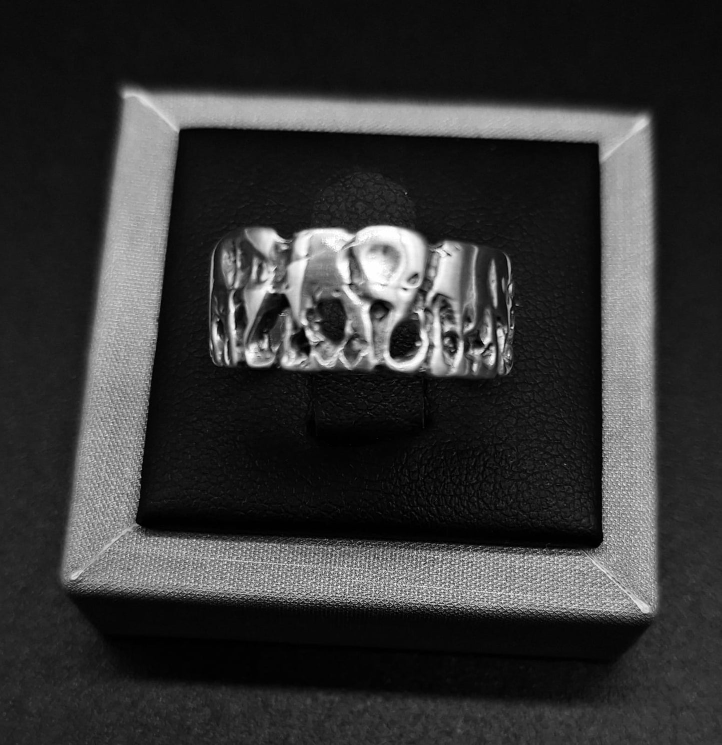 ANILLO DE TRES ELEFANTES EN PLATA LEY 925