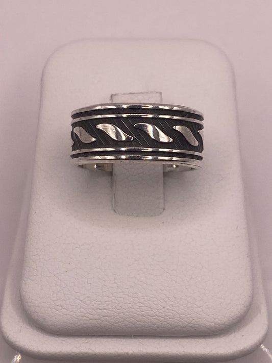 Anillo de Plata 925 Banda Grabada Ondulada — Artesanal Taxco — ángulo diagonal